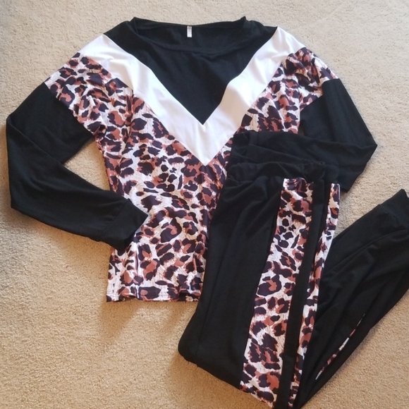 New! 2 PC Leopard Jogger Tracksuit Set - Picture 4 of 8